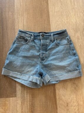 Hollister Curvy Ultra High-Rise Mom Shorts